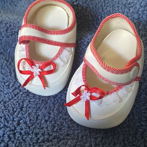 Odd things sale, baby shoes, doll shoes, material,tapestry’s,patterns. - Picture 4 of 15